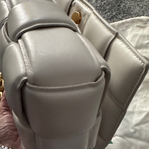 Bottega Veneta Cream Leather Shoulder Bag with Gold Chain - Picture 9 of 13